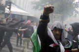 - Protesto anti-Israel em Paris, 13 de julho. (foto: AFP/KENZO TRIBOUILLARD) -